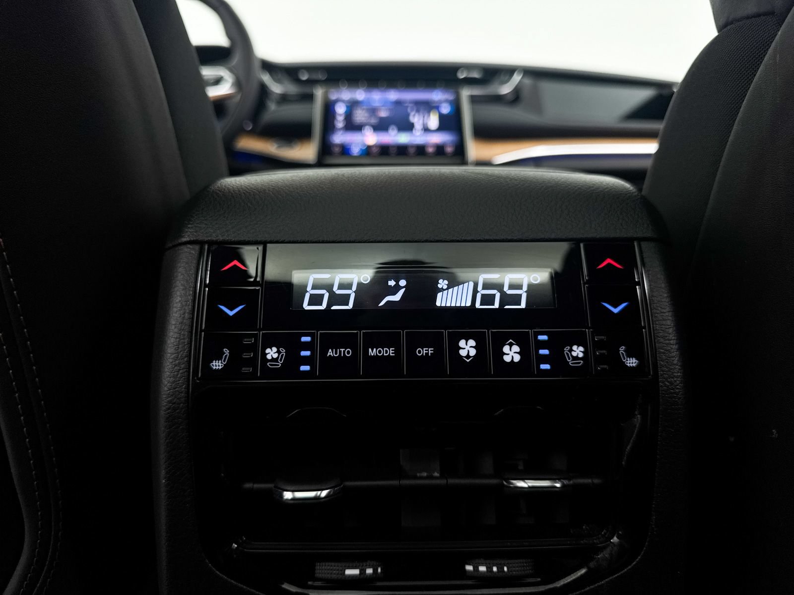 Used 2023 Jeep Grand Cherokee Summit AWD/4WD image 32