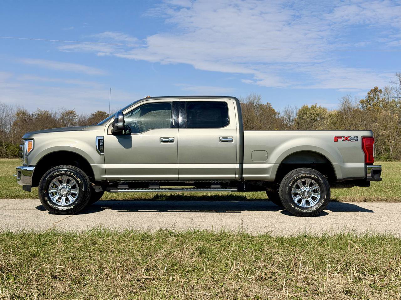 Used 2019 Ford F250 Lariat w/ Lariat Ultimate Package AWD/4WD image 3
