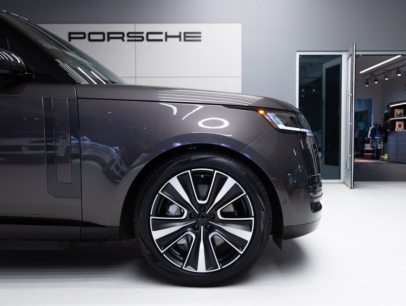 Used 2026 Land Rover Range Rover SE AWD/4WD image 11