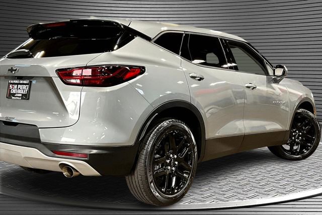 Used 2023 Chevrolet Blazer LT FWD image 6