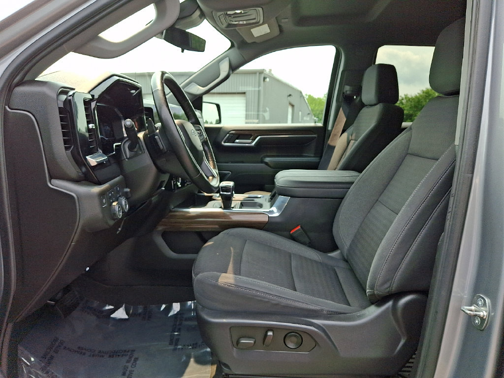 Used 2023 Chevrolet Silverado 1500 RST AWD/4WD image 13
