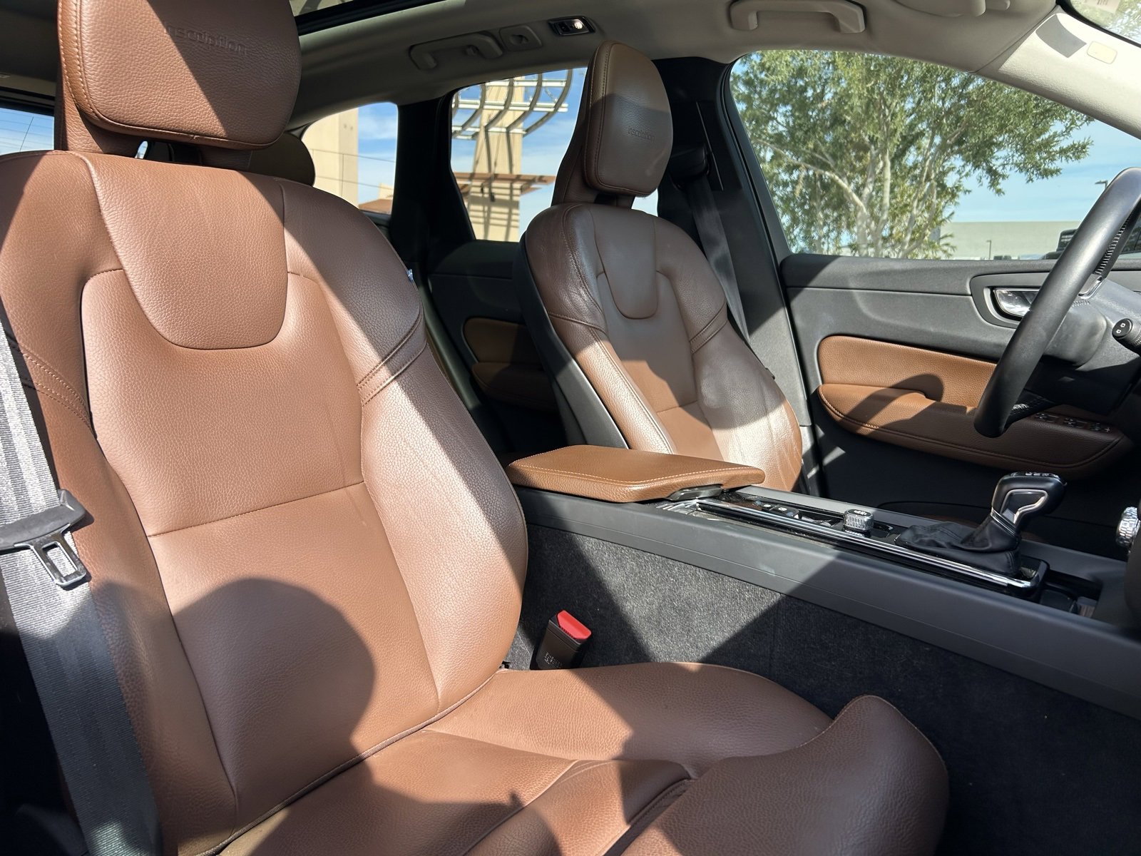 Used 2019 Volvo XC60 T5 Inscription image 15