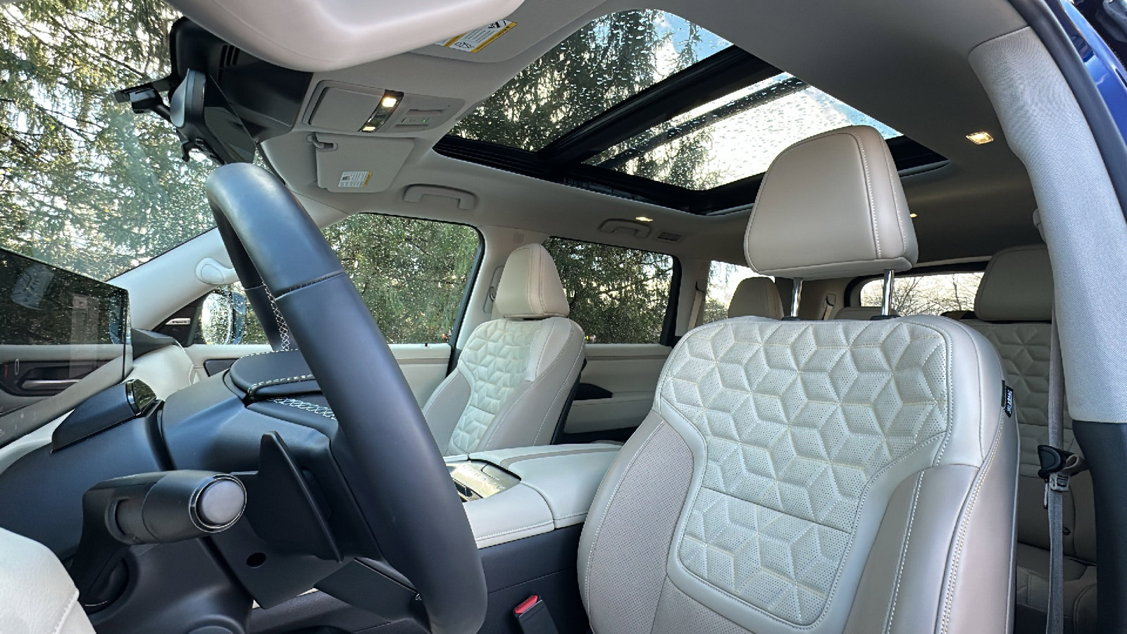 Certified 2025 Nissan Armada Platinum Reserve image 13