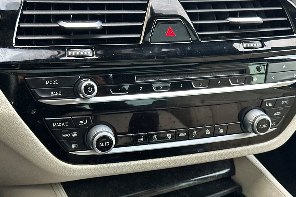 Used 2018 BMW 540i w/ M Sport Package image 23