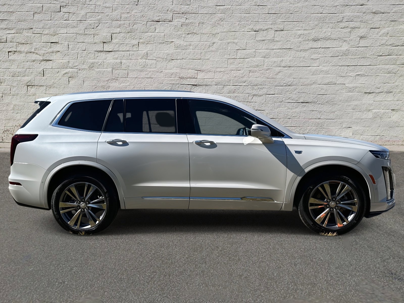 New 2025 Cadillac XT6 Premium Luxury w/ Platinum Package FWD image 6