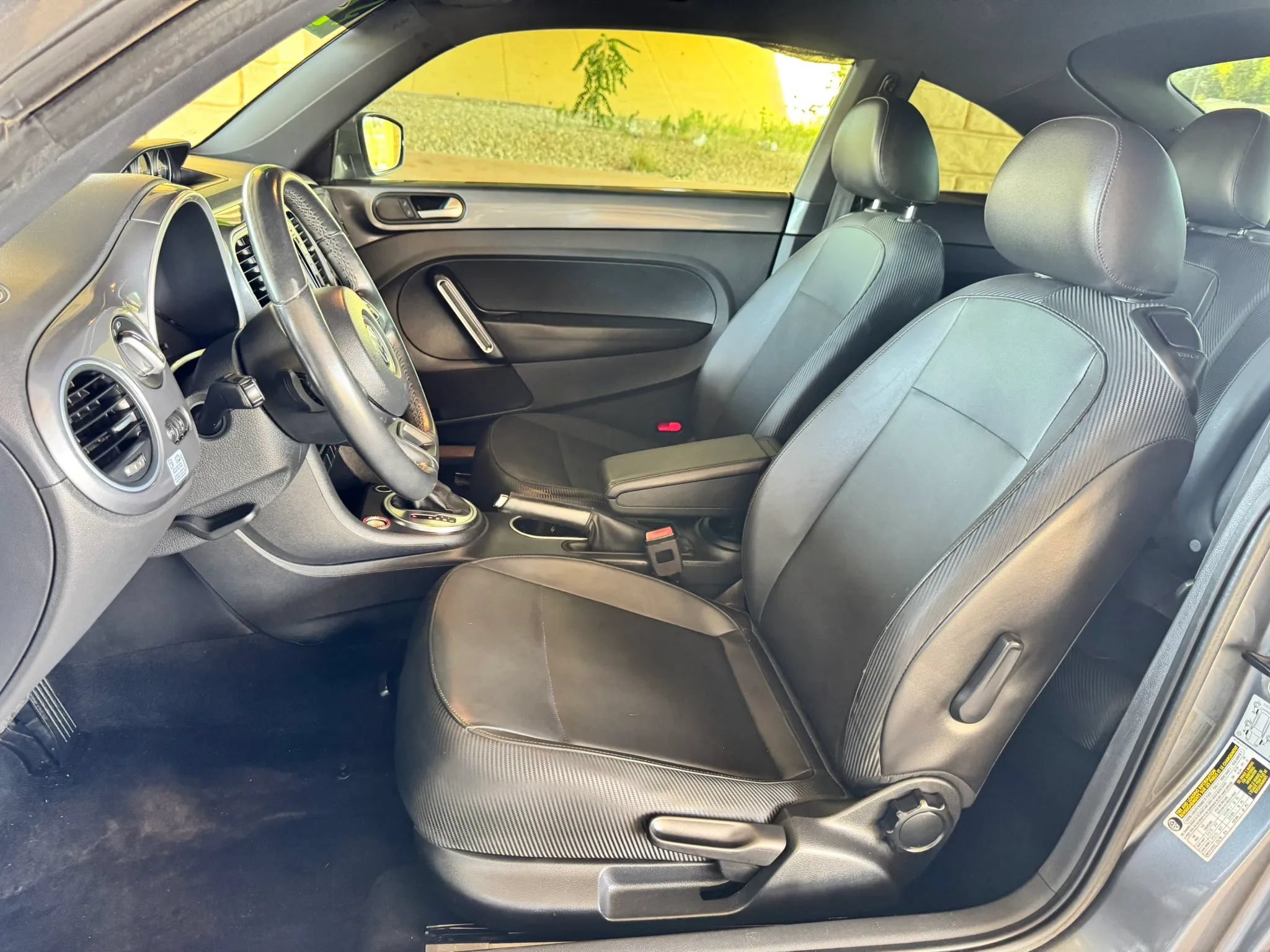 Used 2014 Volkswagen Beetle TDI FWD image 11