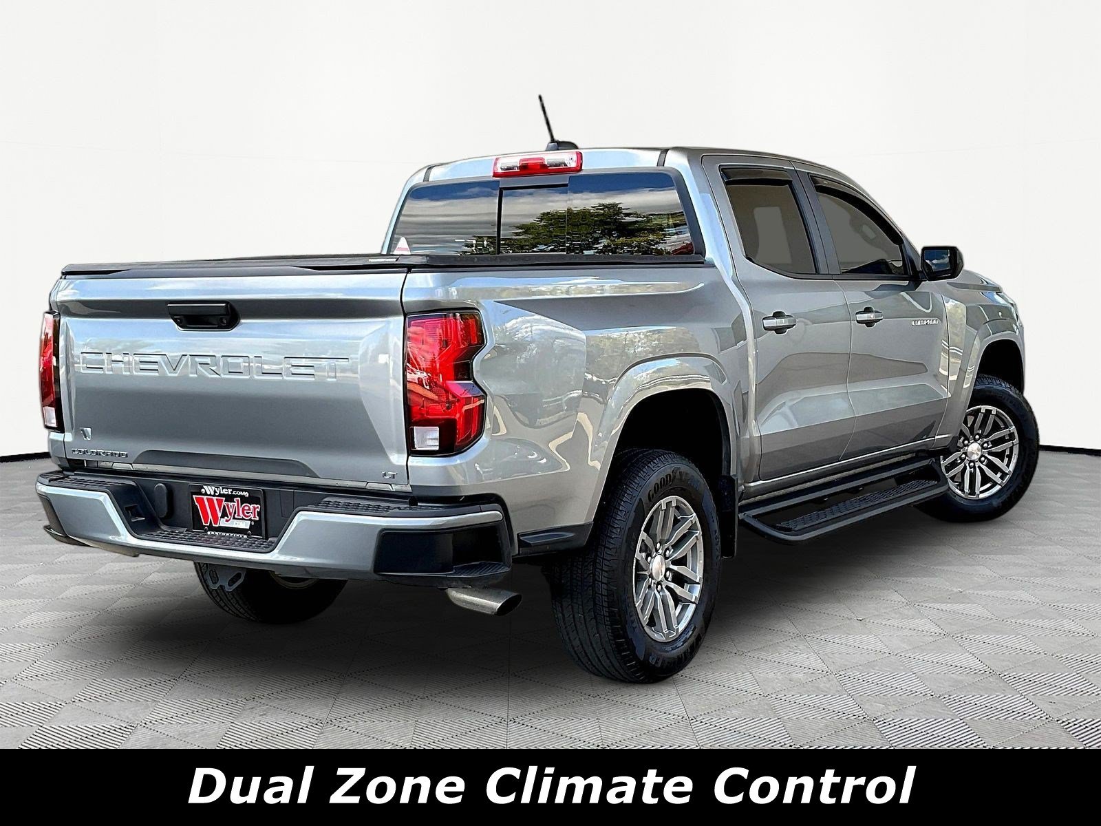 Used 2024 Chevrolet Colorado LT w/ LT Convenience Package RWD image 6