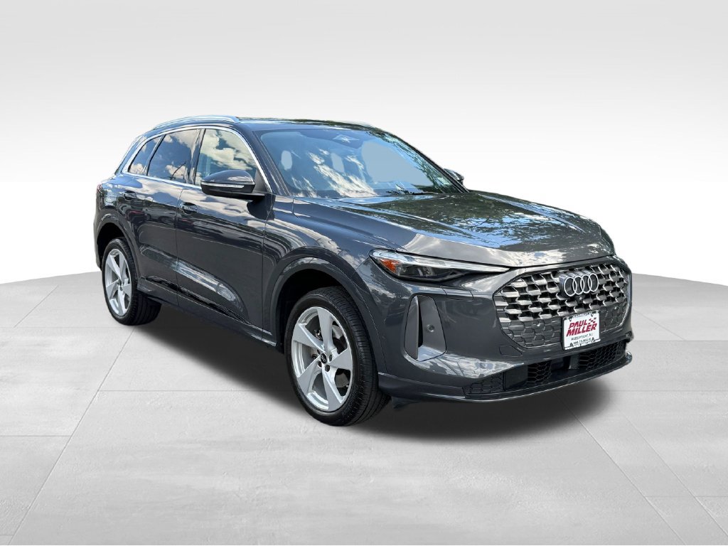 Used 2025 Audi Q5 Premium Plus w/ Premium Plus AWD/4WD image 3