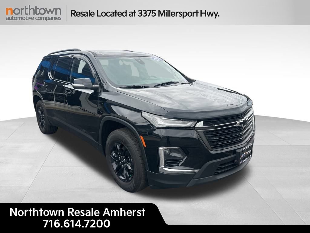 Used 2022 Chevrolet Traverse LT w/ Midnight/Sport Edition image 2