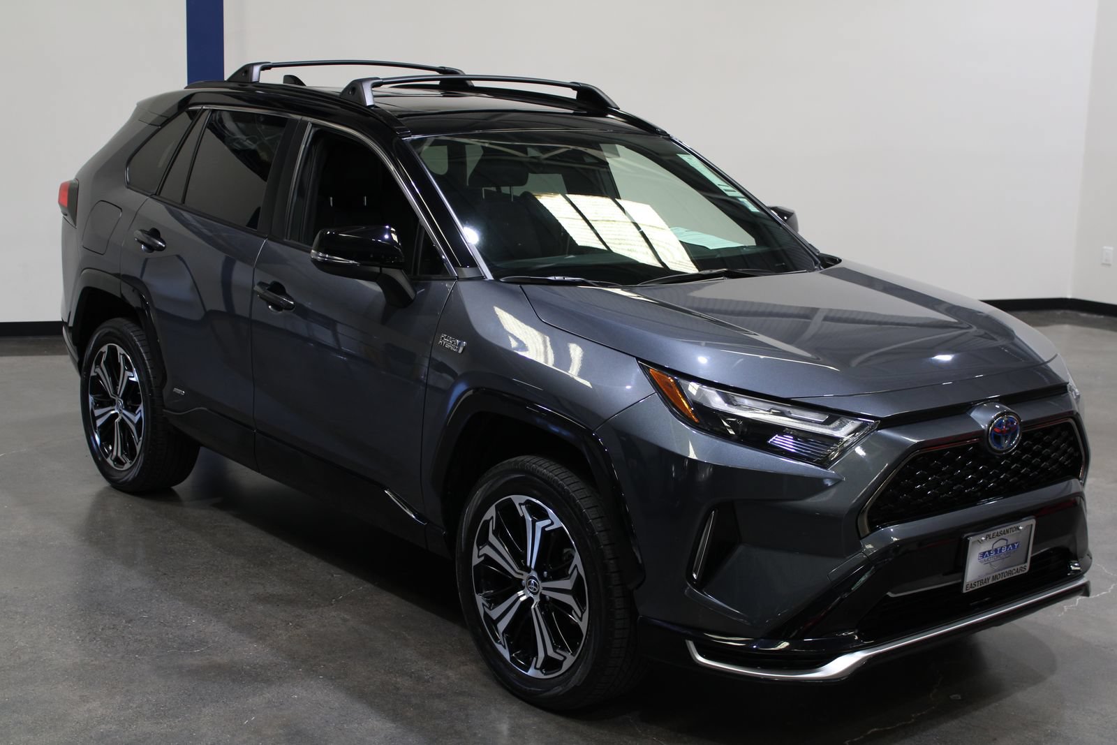 Used 2022 Toyota RAV4 XSE AWD/4WD image 4