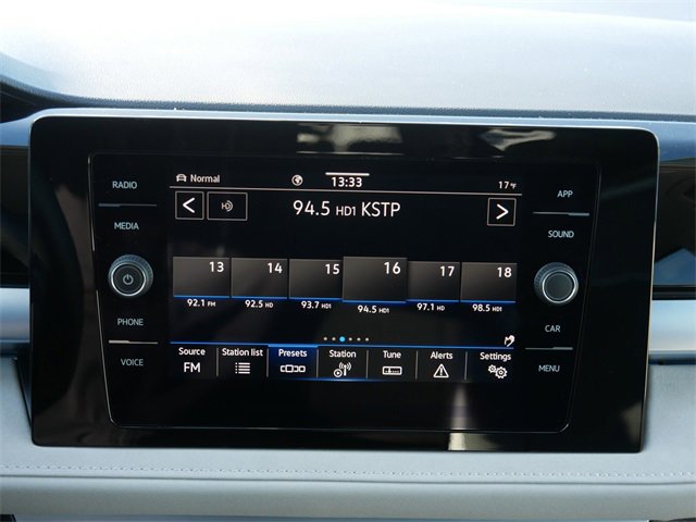 Certified 2025 Volkswagen Taos SE w/ Panoramic Sunroof Package image 36