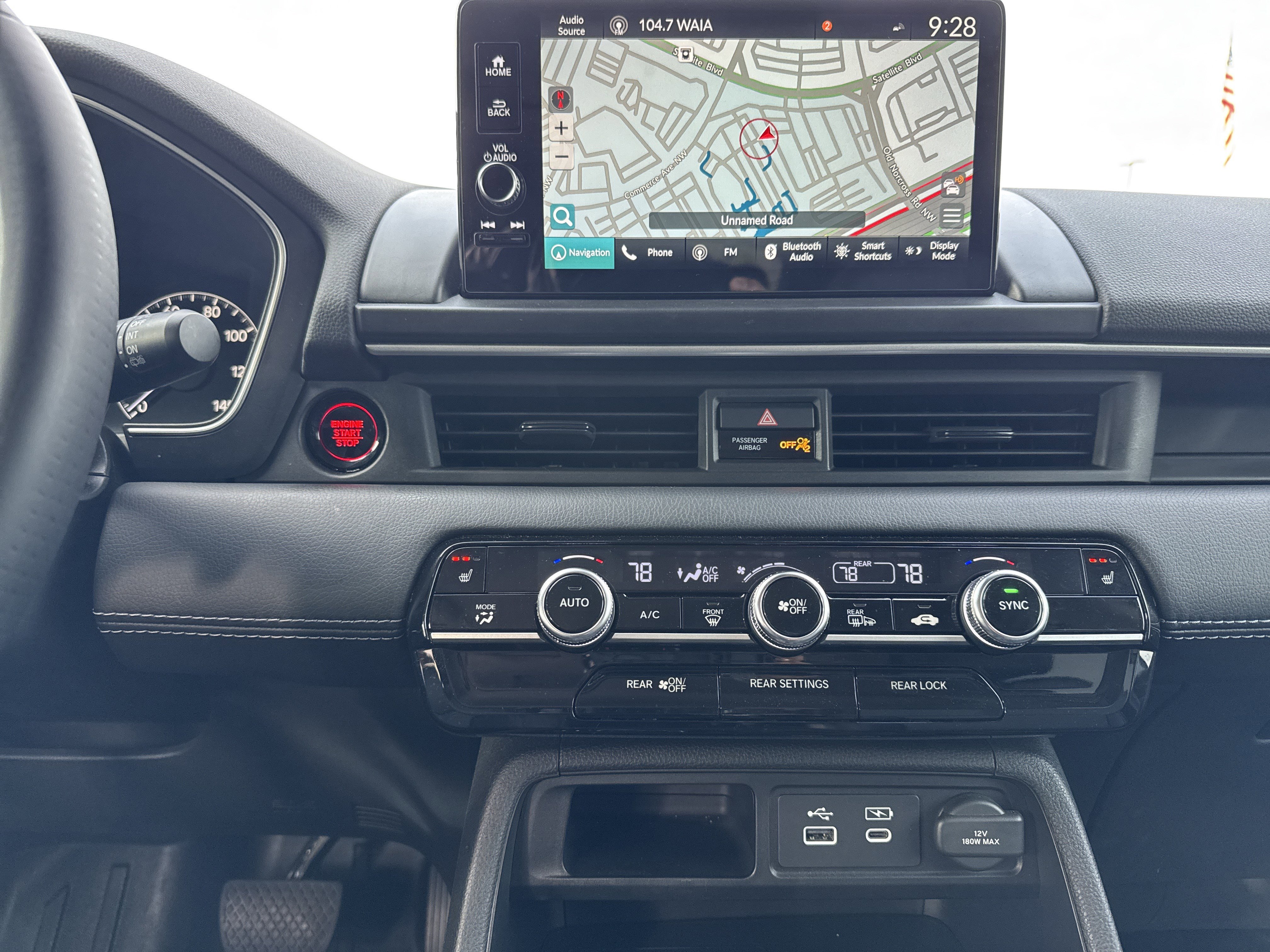 Used 2025 Honda Pilot Touring image 29