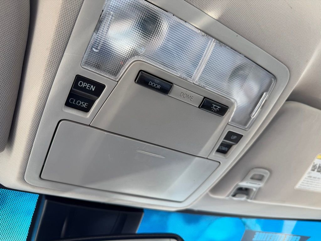 Used 2018 Toyota Avalon XLE Premium image 22