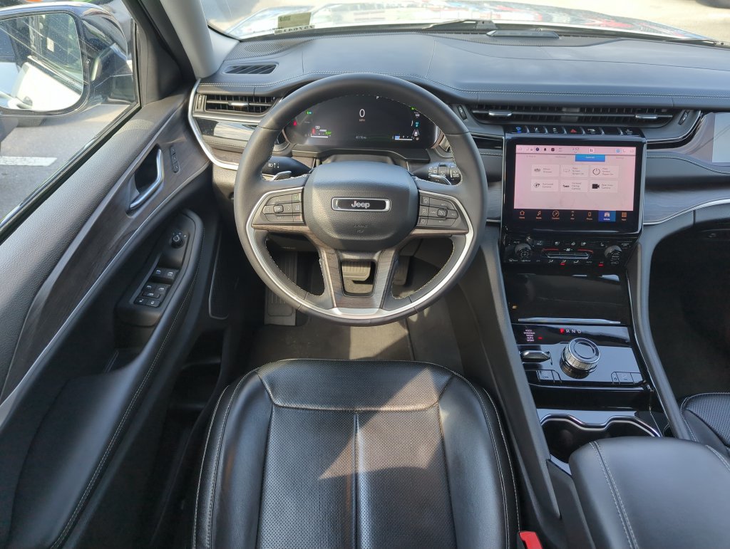 Used 2022 Jeep Grand Cherokee Limited 4xe w/ Luxury Tech Group II AWD/4WD image 13