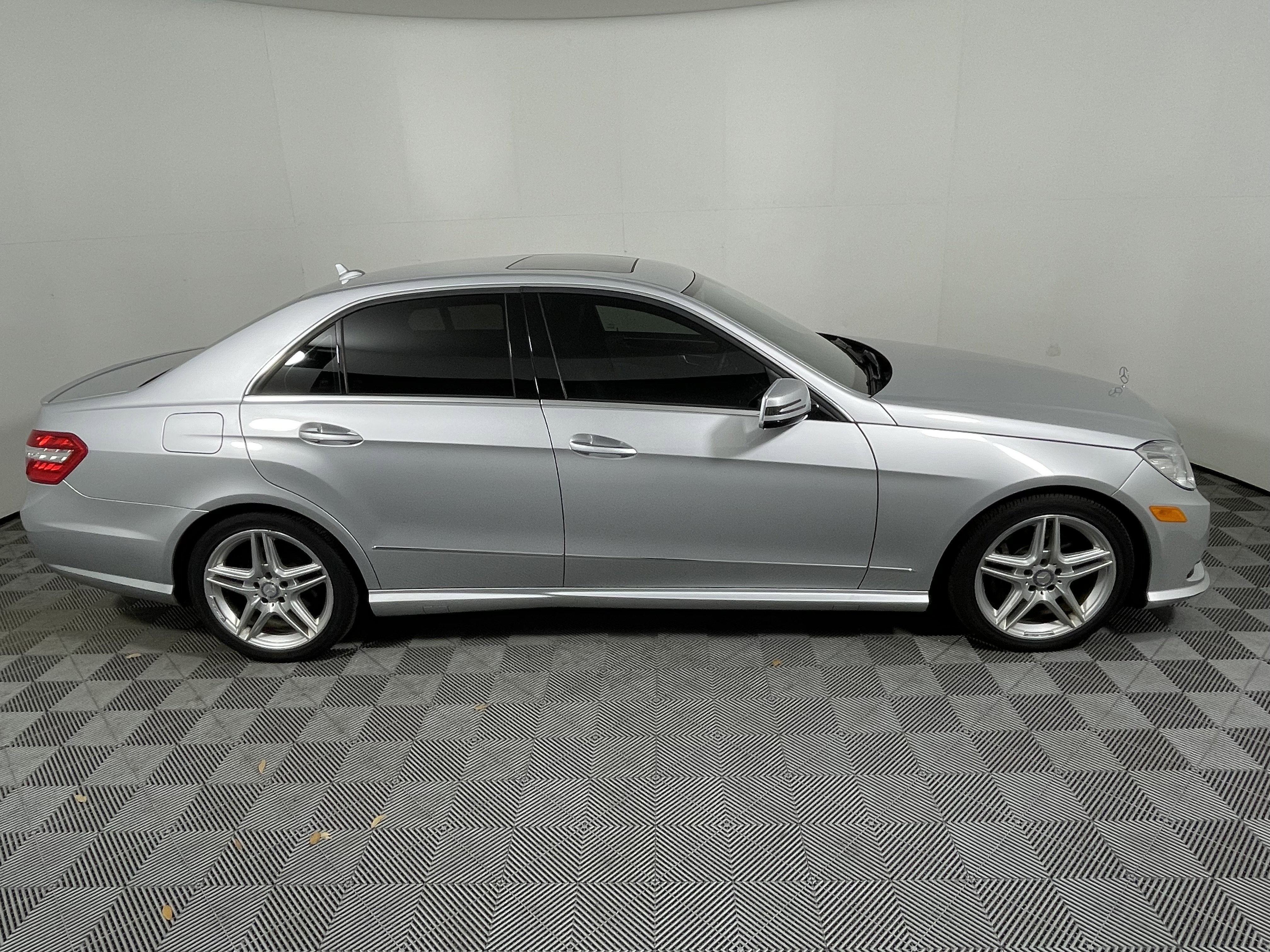 Used 2013 Mercedes-Benz E 350 4MATIC Sedan image 6