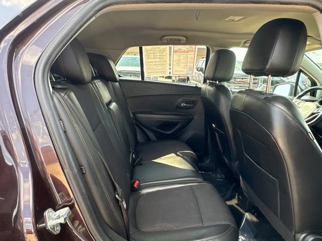 Used 2022 Chevrolet Trax LT w/ LT Convenience Package AWD/4WD image 34