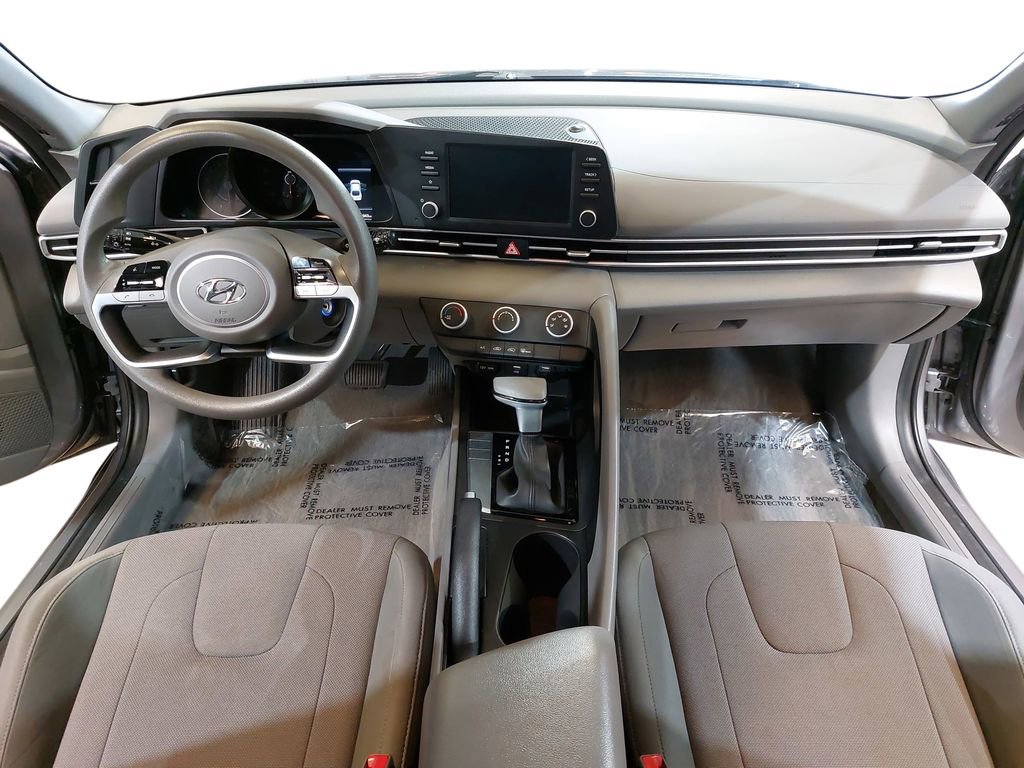 Used 2023 Hyundai Elantra SE FWD image 9