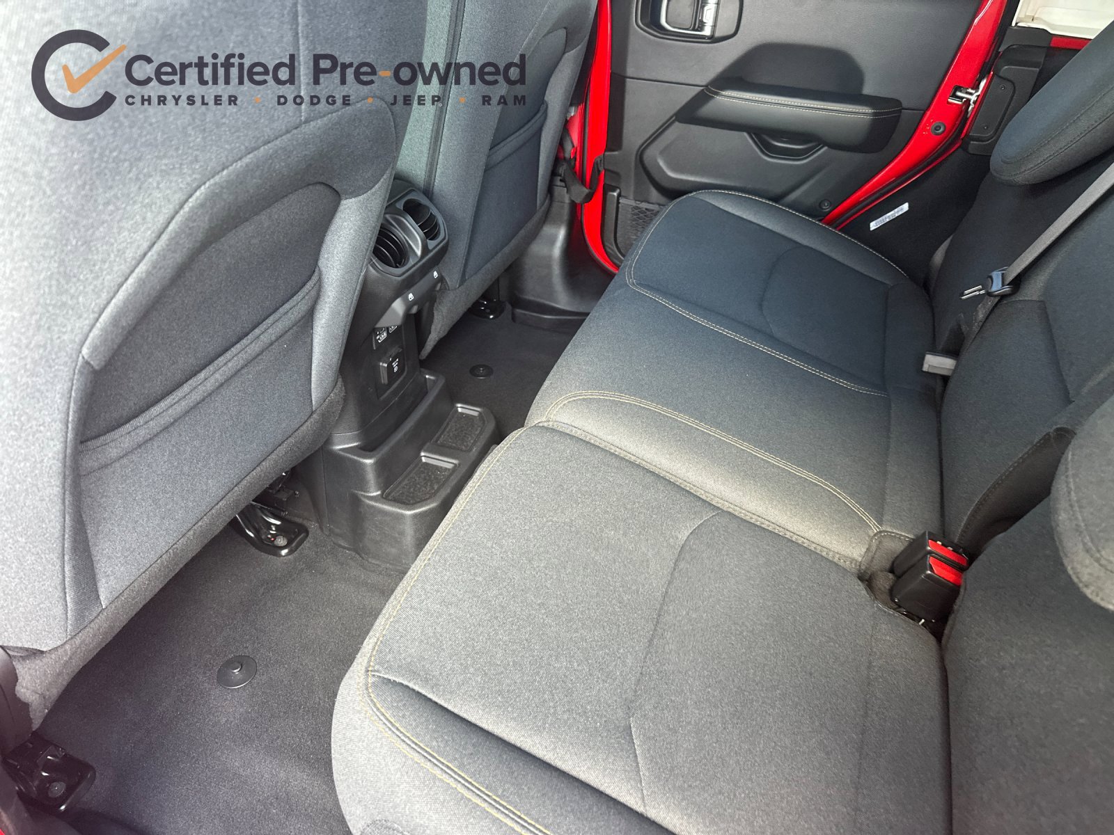 Used 2025 Jeep Wrangler Unlimited Sahara AWD/4WD image 13