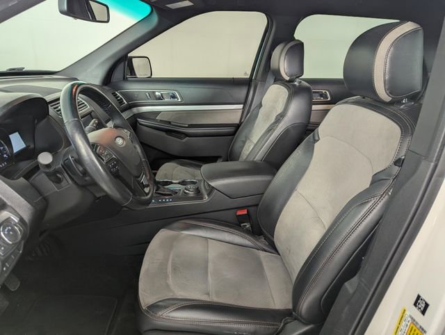 Used 2017 Ford Explorer XLT w/ Equipment Group 202A image 11