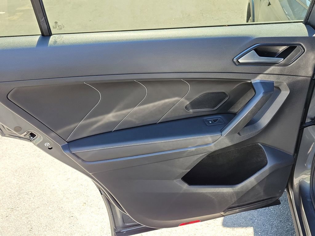 Used 2023 Volkswagen Tiguan SE R-Line image 8