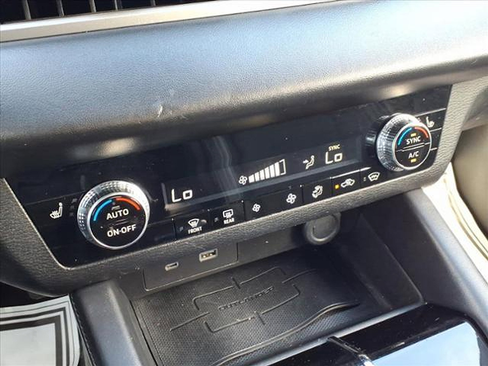 Used 2023 Mitsubishi Outlander SE Black Edition image 28