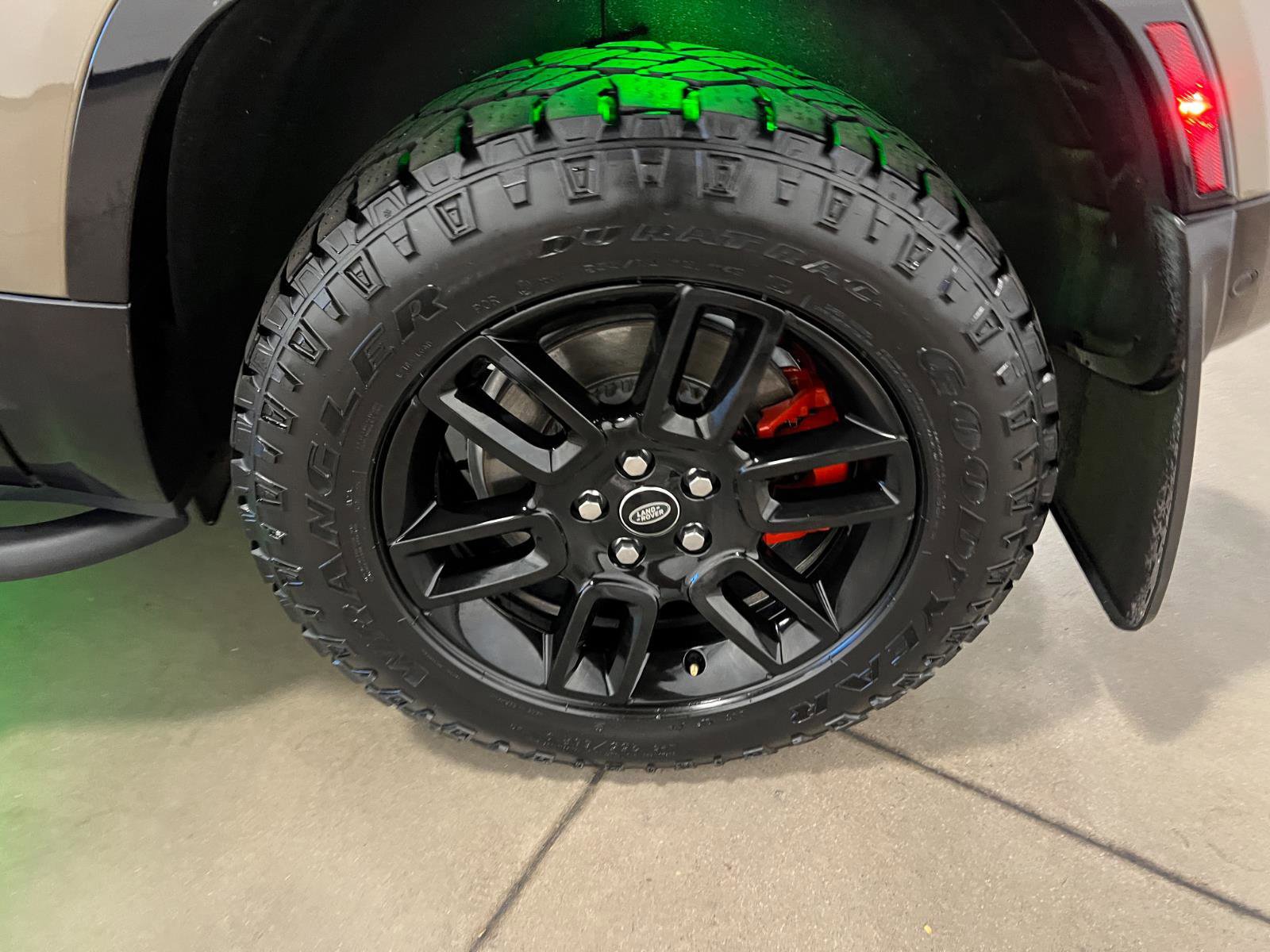 Used 2023 Land Rover Defender 90 X image 39