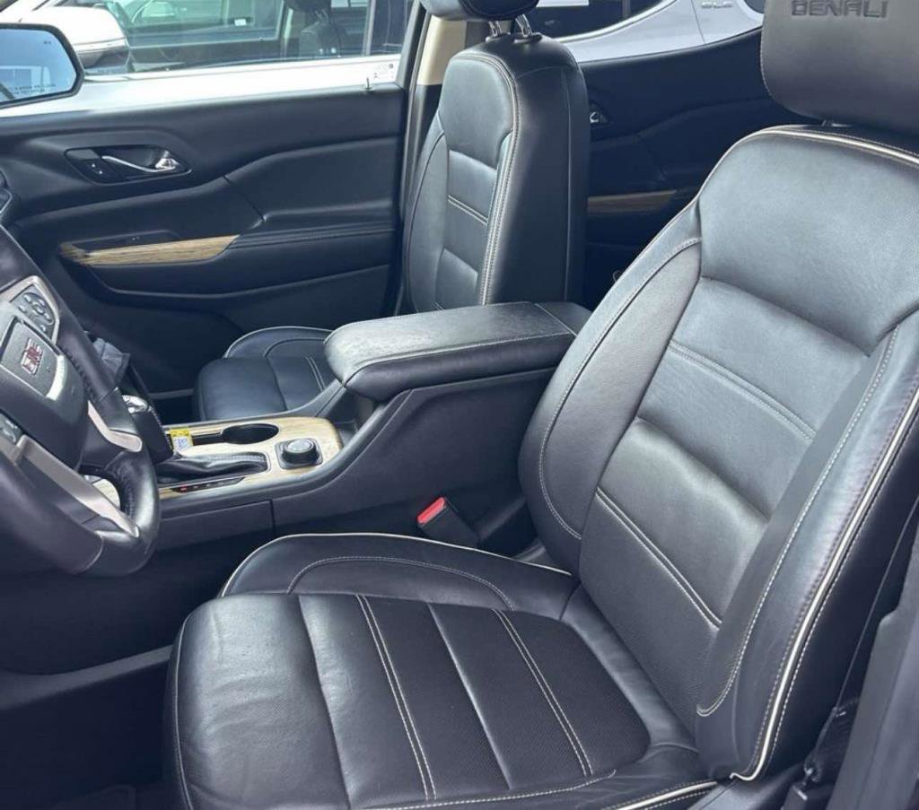 Used 2017 GMC Acadia Denali w/ Technology Package image 2