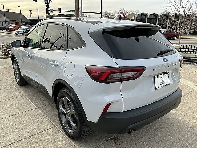 Used 2025 Ford Escape ST-Line image 10
