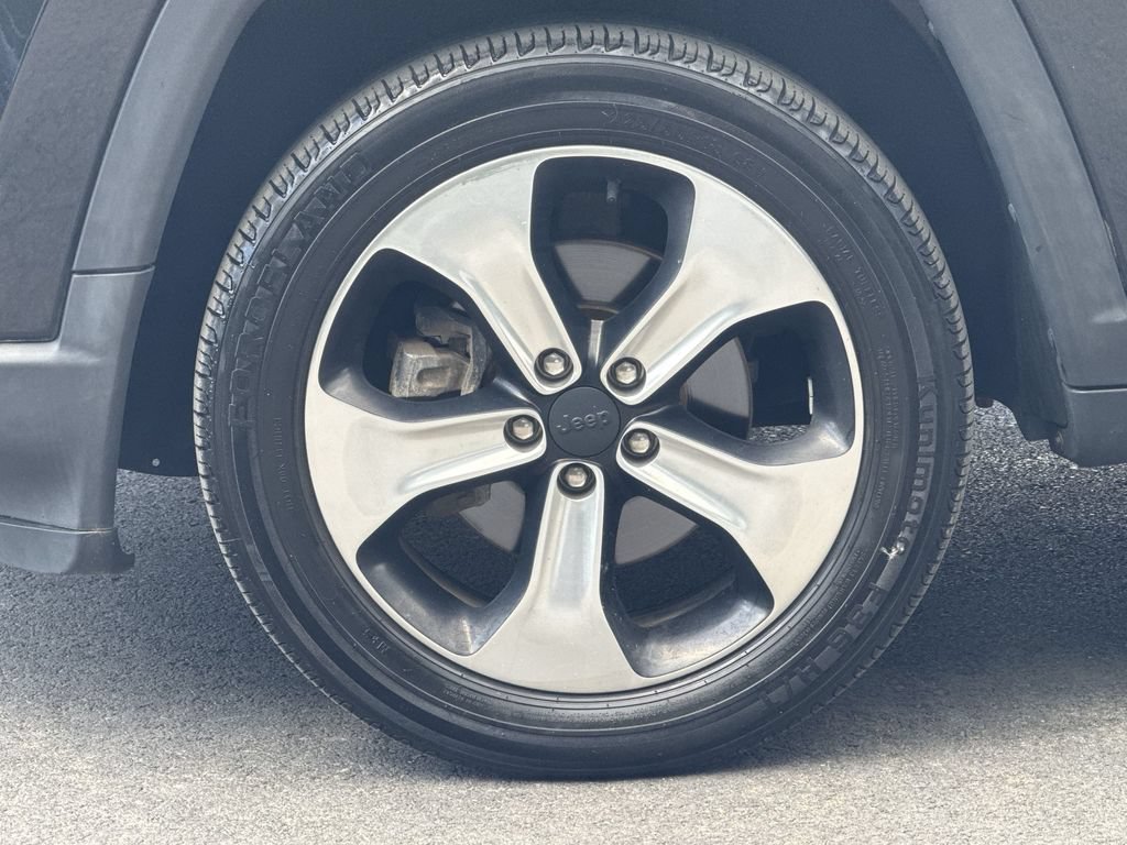 Used 2019 Jeep Compass Latitude AWD/4WD image 17