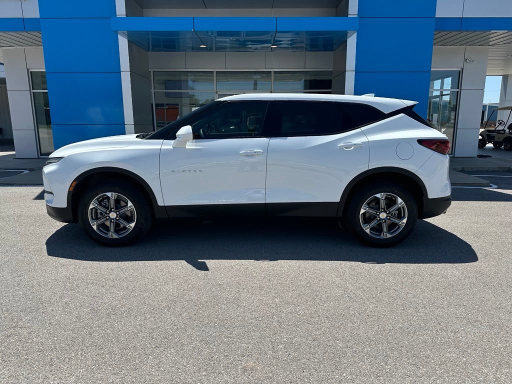 Used 2023 Chevrolet Blazer LT FWD image 3