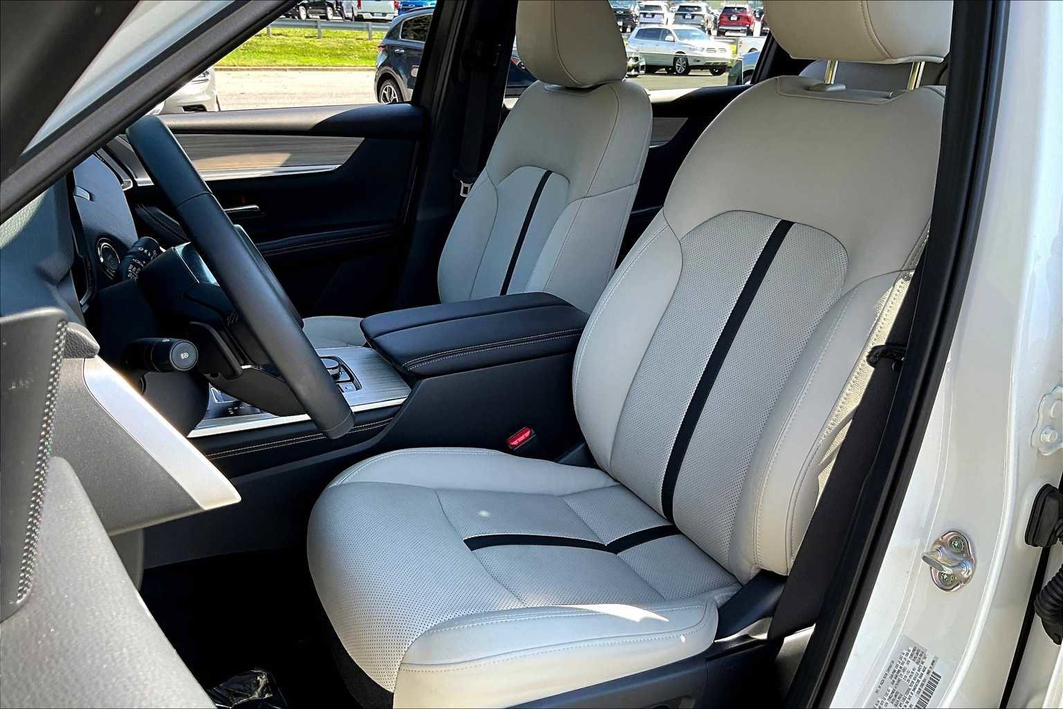 Used 2025 MAZDA CX-70 Plug-In Hybrid w/ Premium Pkg image 7