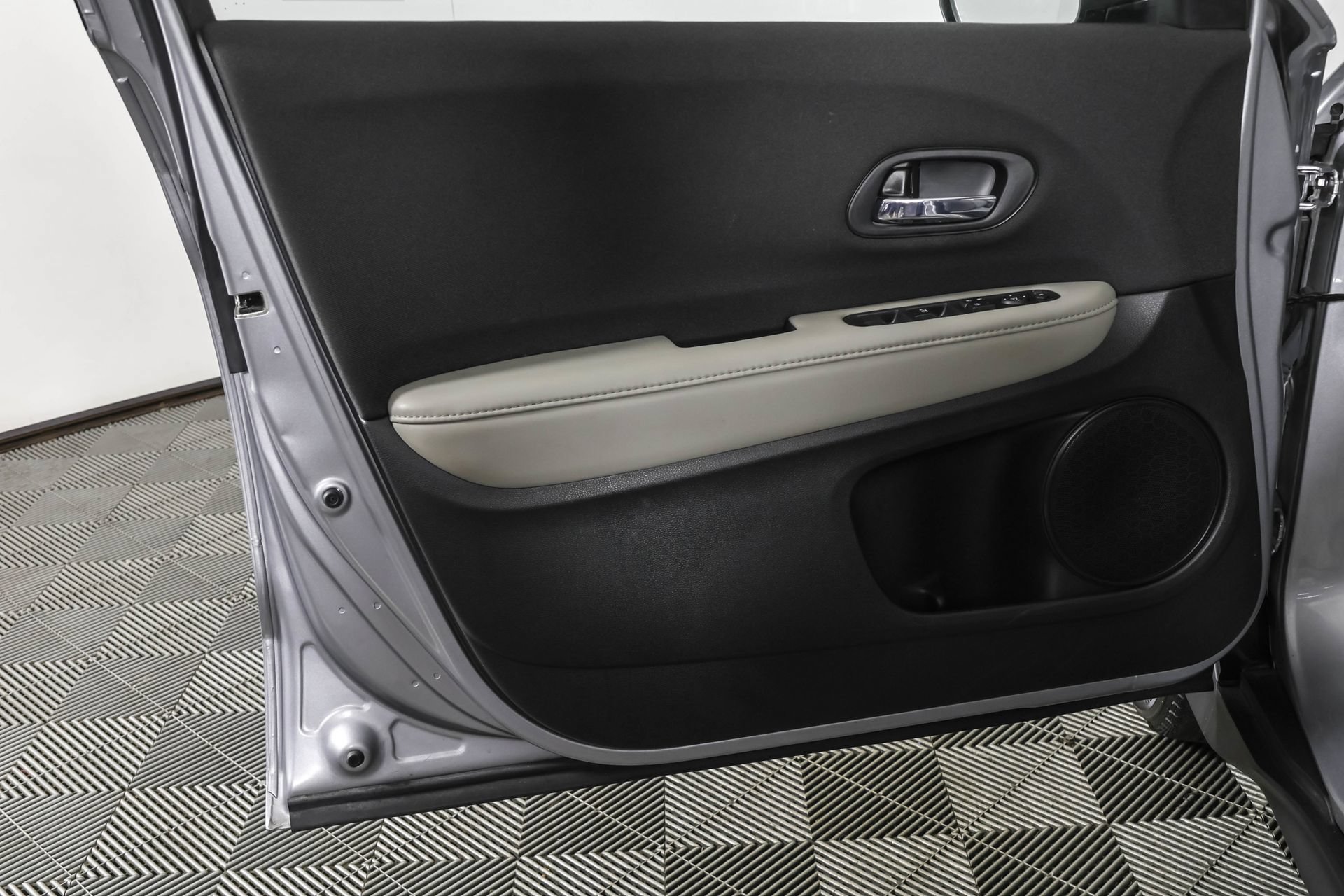 Used 2019 Honda HR-V LX image 31