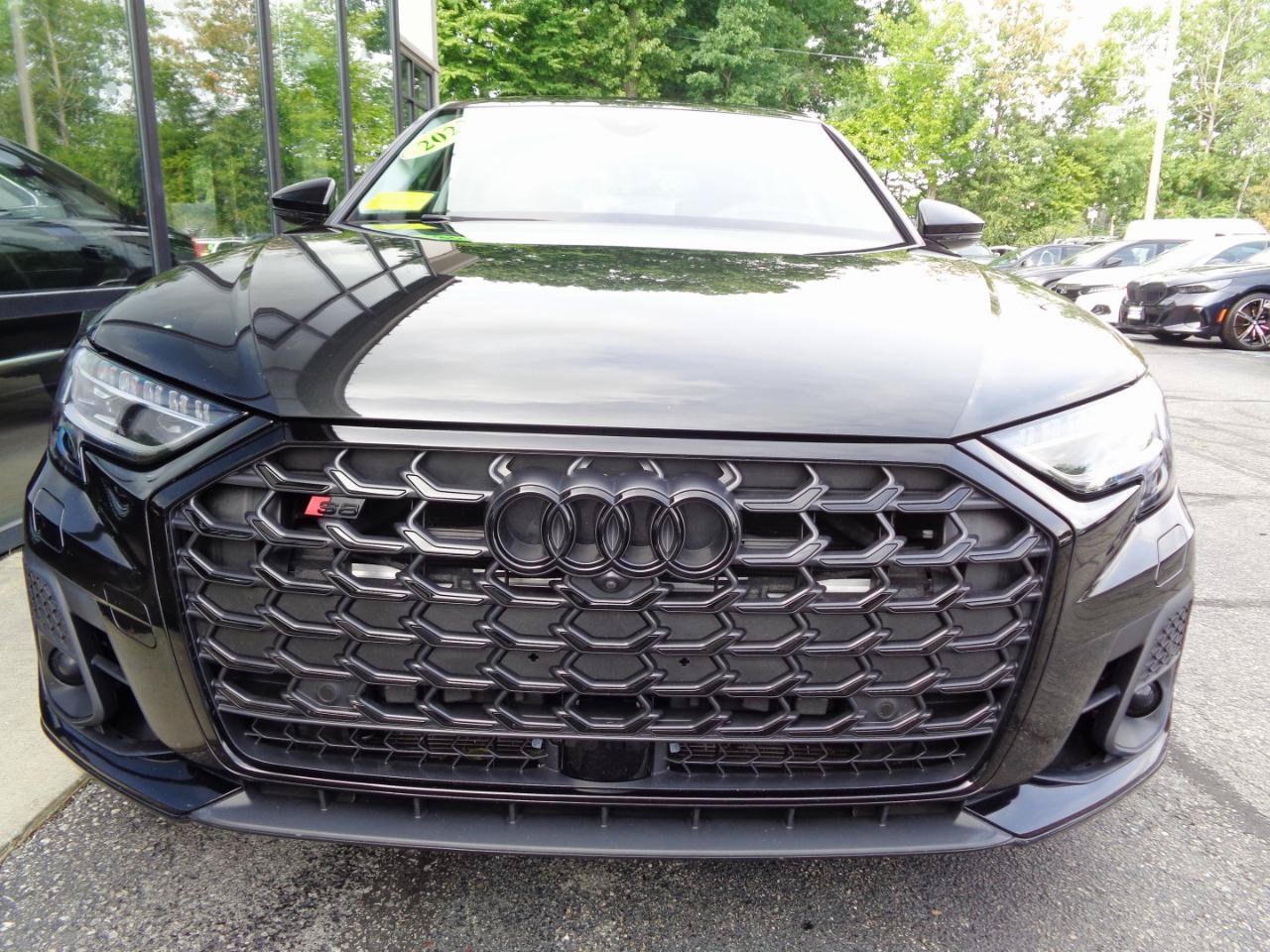 Used 2022 Audi S8 AWD/4WD image 2