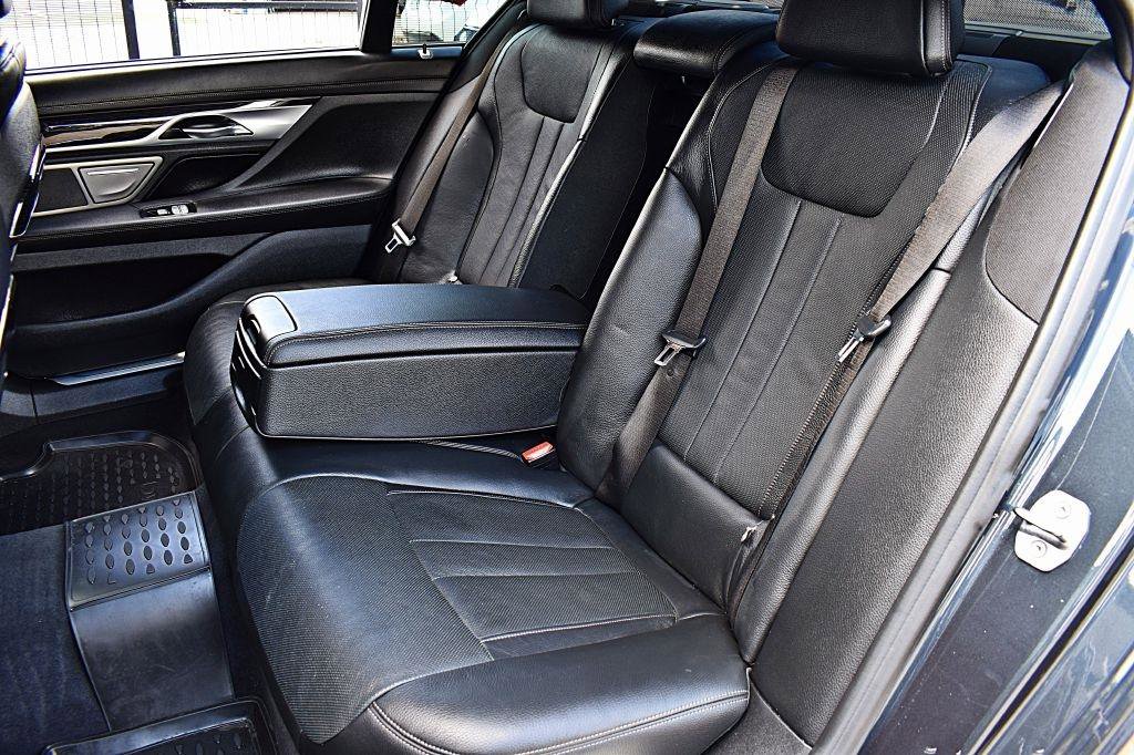 Used 2019 BMW 740i w/ Executive Package RWD image 18