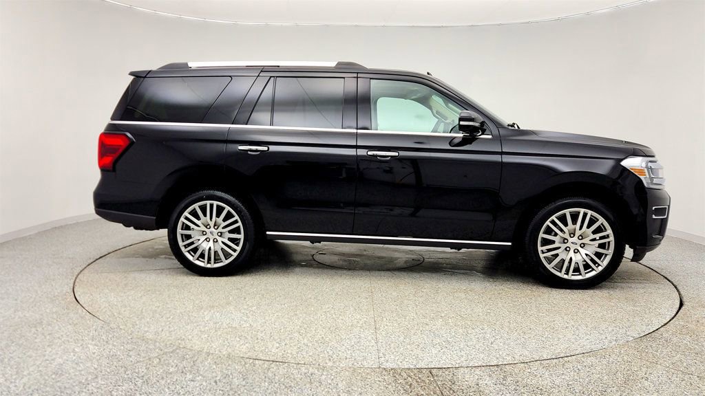 Used 2023 Ford Expedition Limited image 4