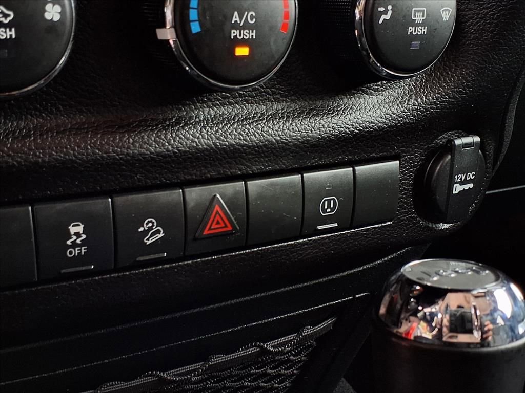 Used 2018 Jeep Wrangler Rubicon w/ Power Convenience Group image 19