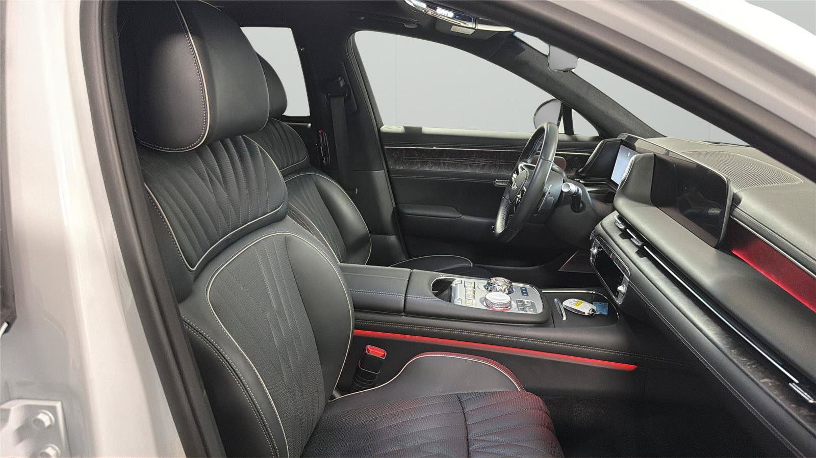 Used 2025 Genesis G90 3.5T AWD/4WD image 14