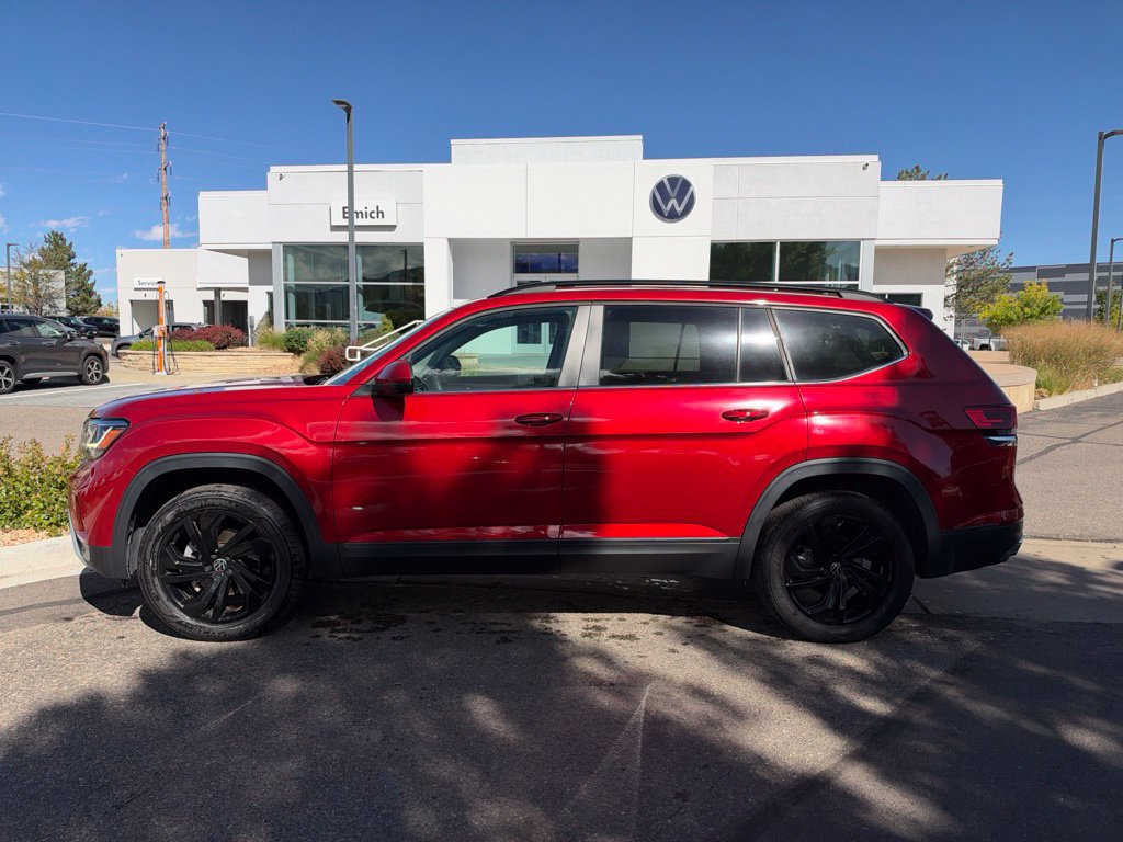 Certified 2023 Volkswagen Atlas SE w/ Black Wheel Package AWD/4WD image 2