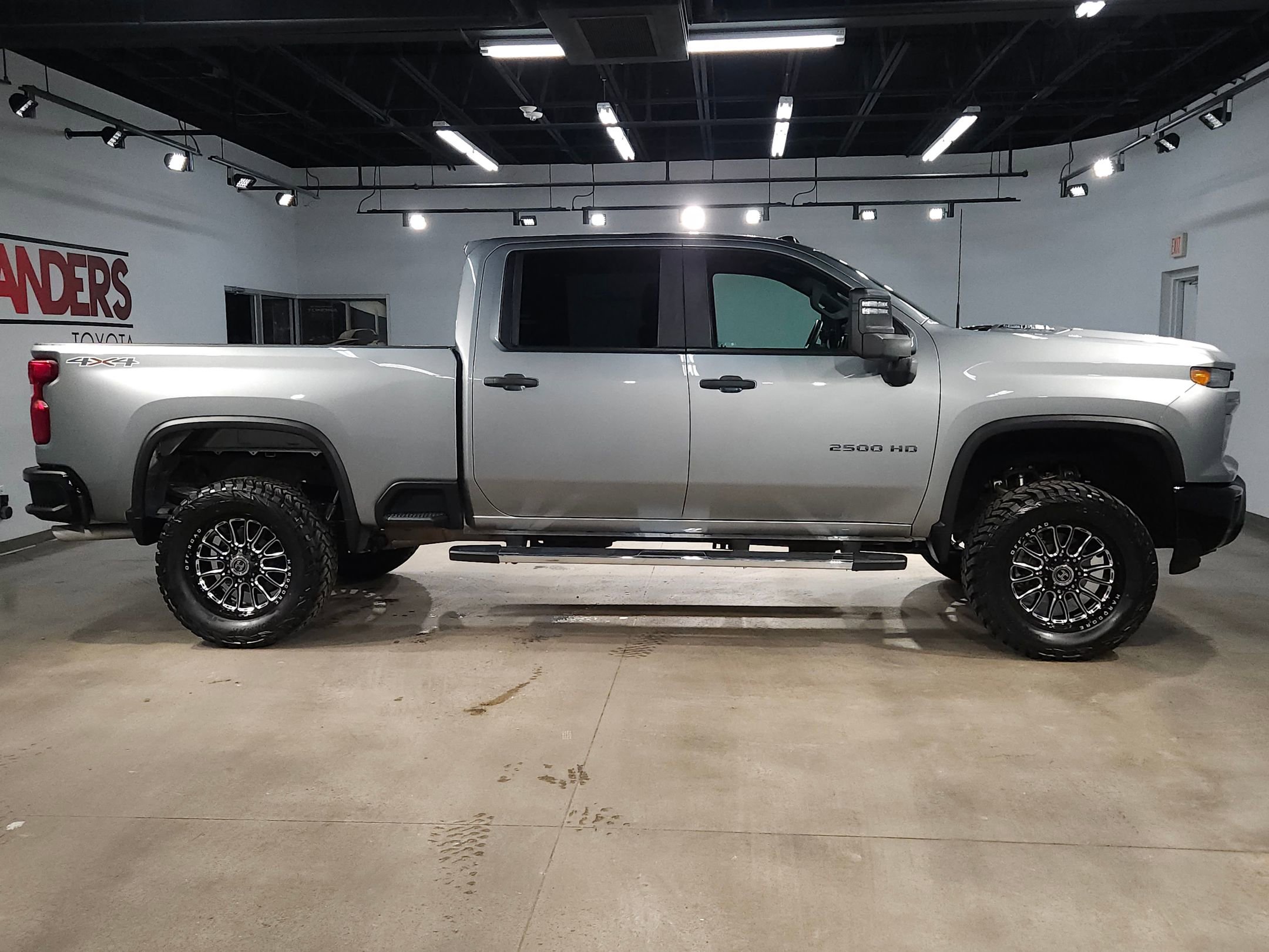 Used 2024 Chevrolet Silverado 2500 Custom w/ Custom Value Package image 8