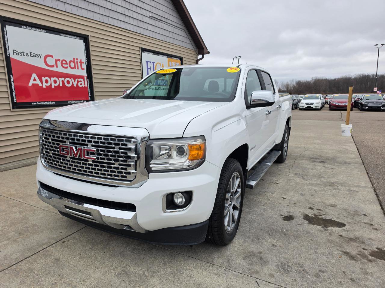 Used 2017 GMC Canyon Denali image 2