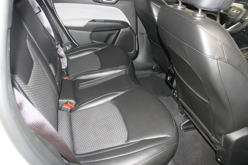Used 2024 Jeep Compass Latitude image 22