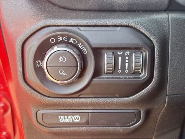 Used 2020 Jeep Gladiator Overland AWD/4WD image 25