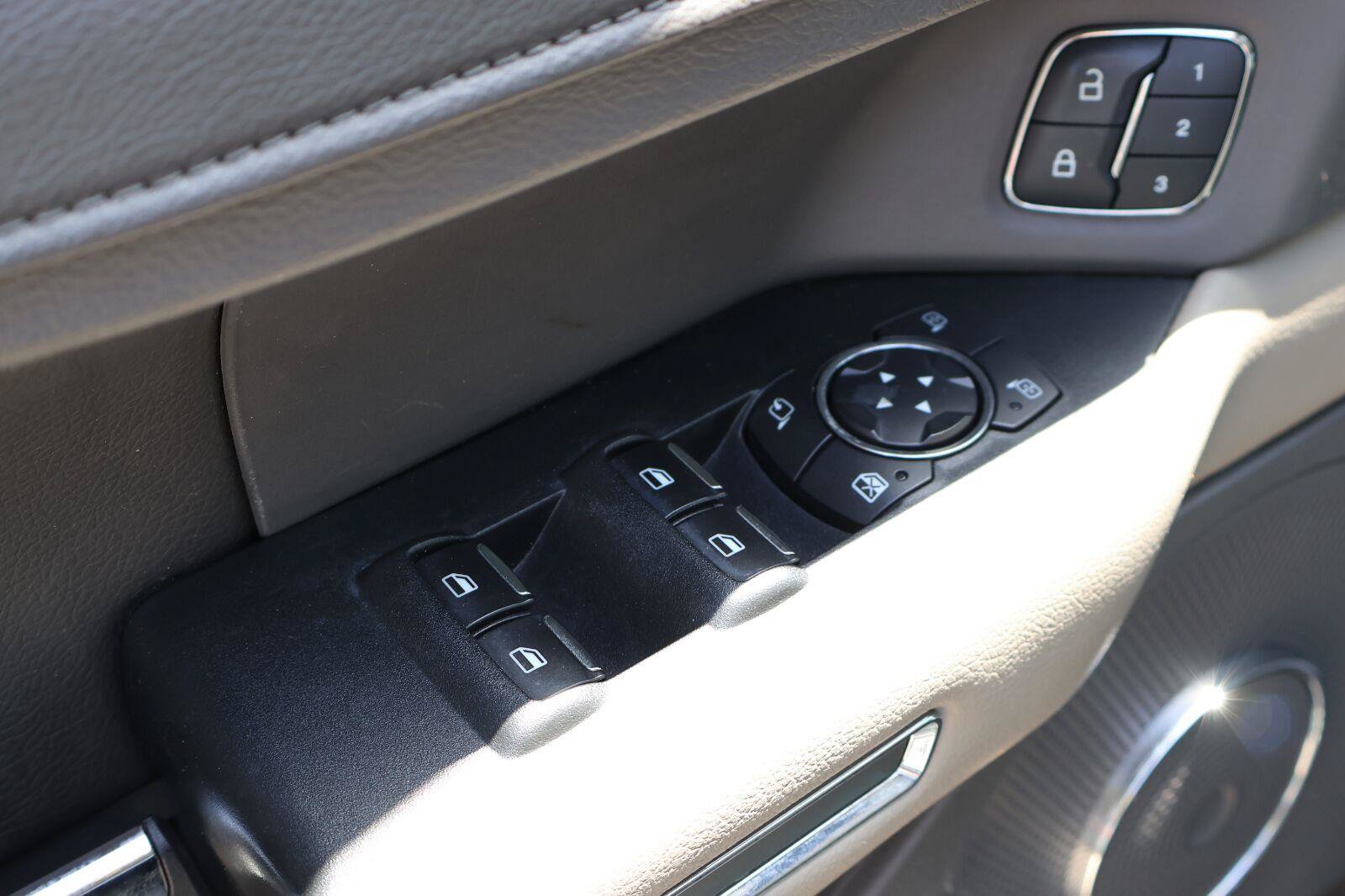 Used 2019 Ford Expedition XLT w/ Equipment Group 202A RWD image 25
