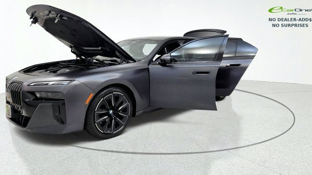 Used 2023 BMW 740i w/ Parking Assistance Package RWD image 14