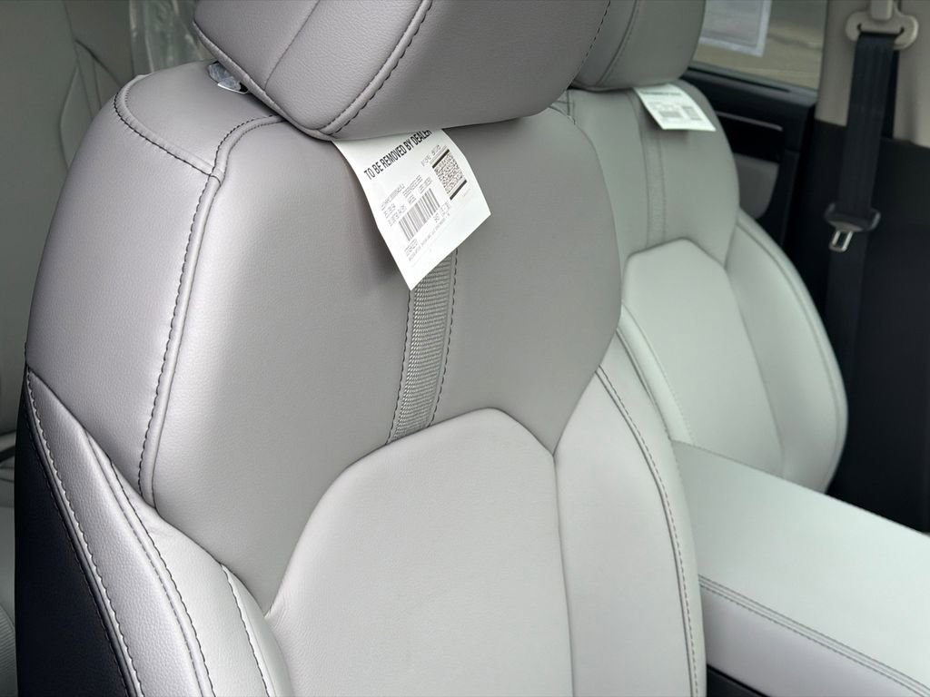 New 2025 Honda Pilot Touring image 11