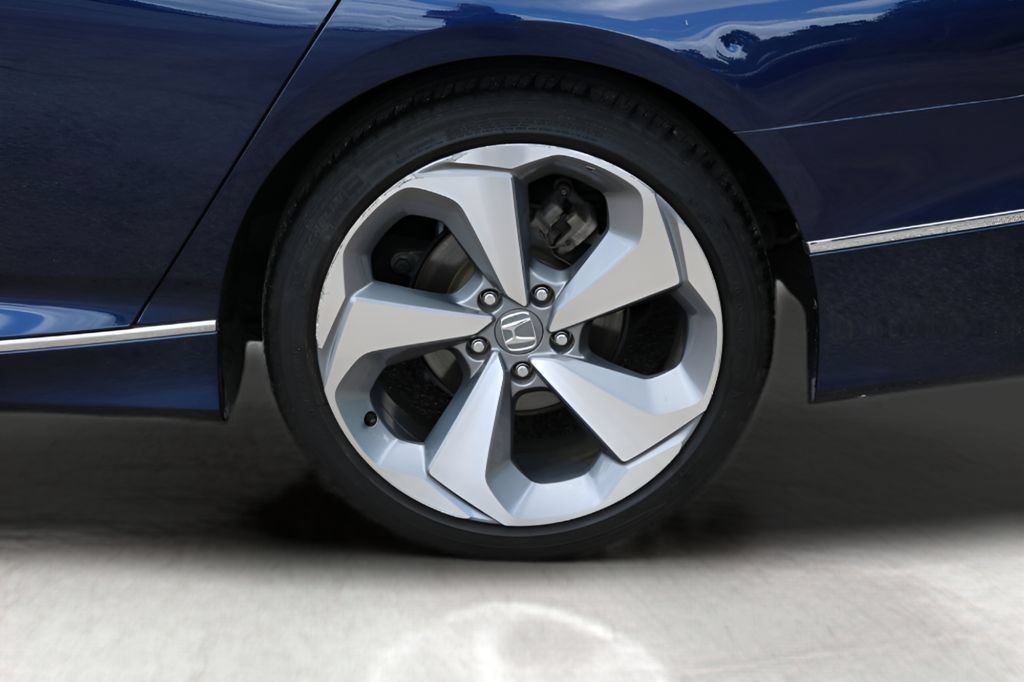 Used 2018 Honda Accord Touring image 9
