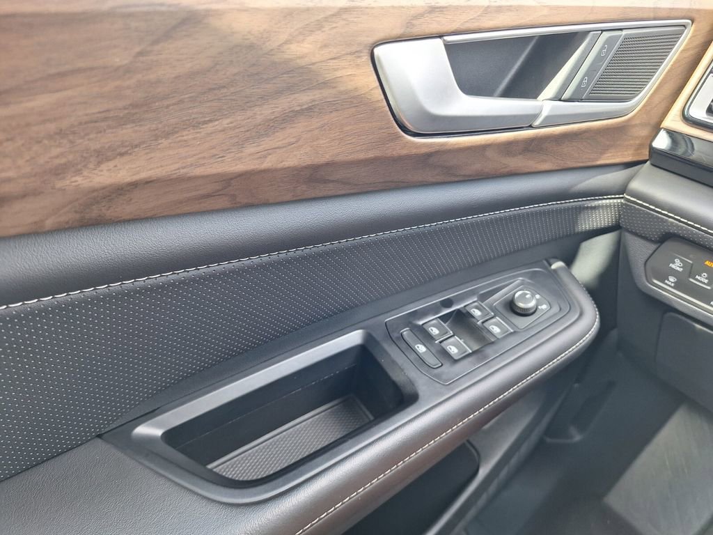 Used 2025 Volkswagen Atlas SE FWD image 22