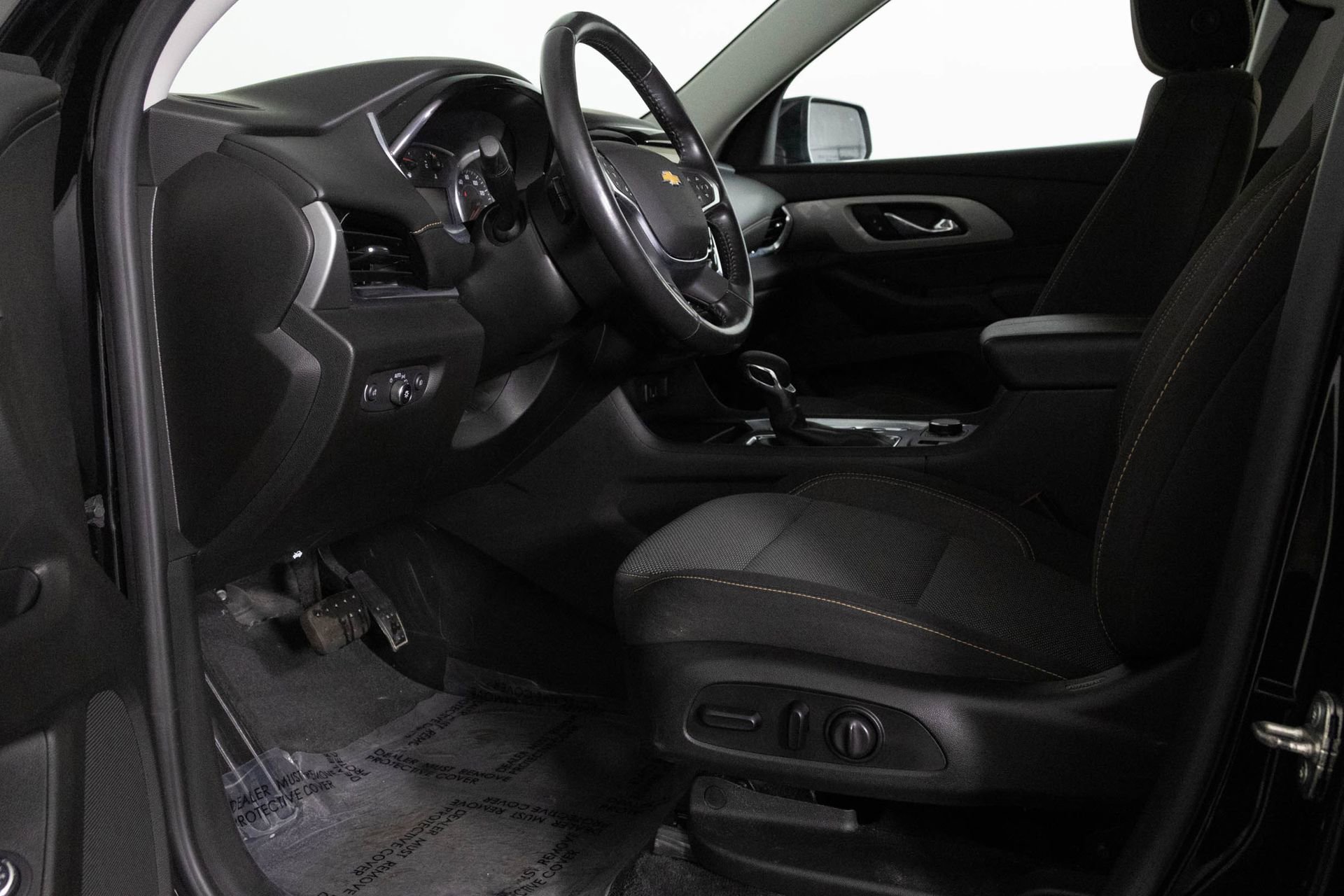 Used 2021 Chevrolet Traverse LT image 15