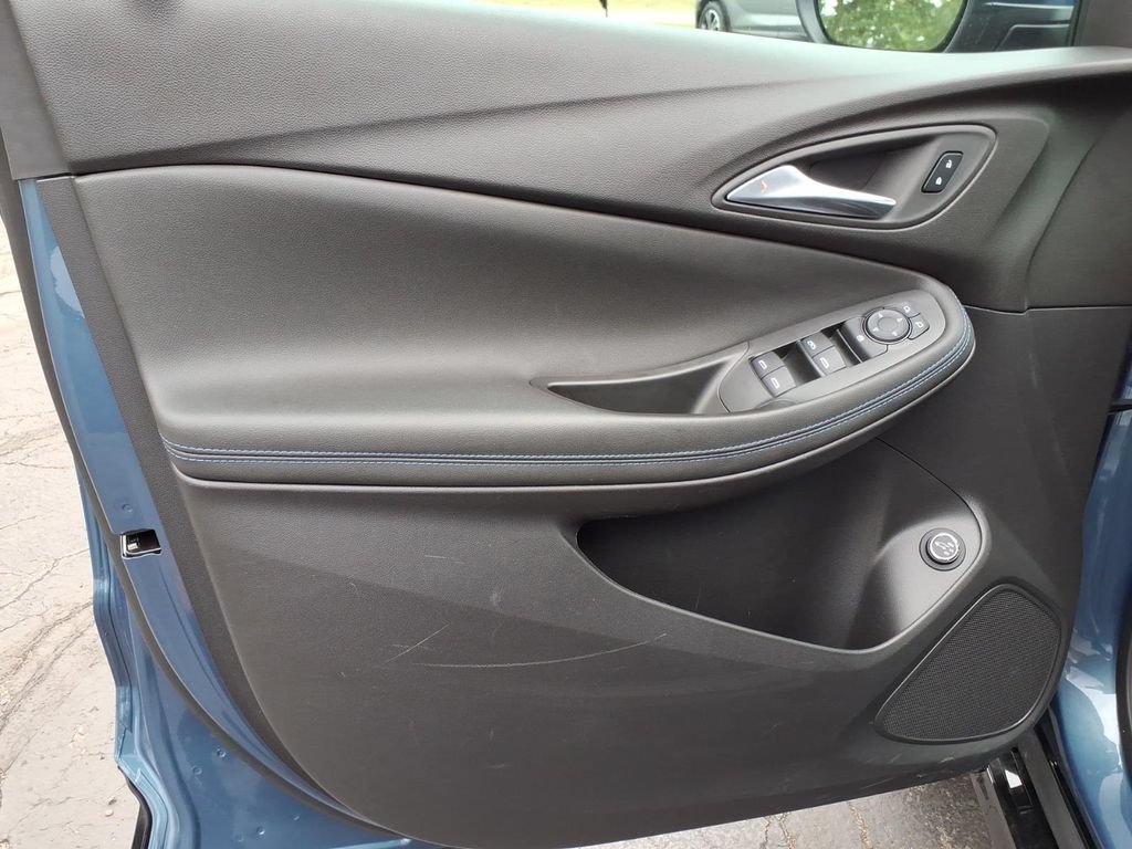 Used 2025 Buick Encore GX Sport Touring FWD image 13