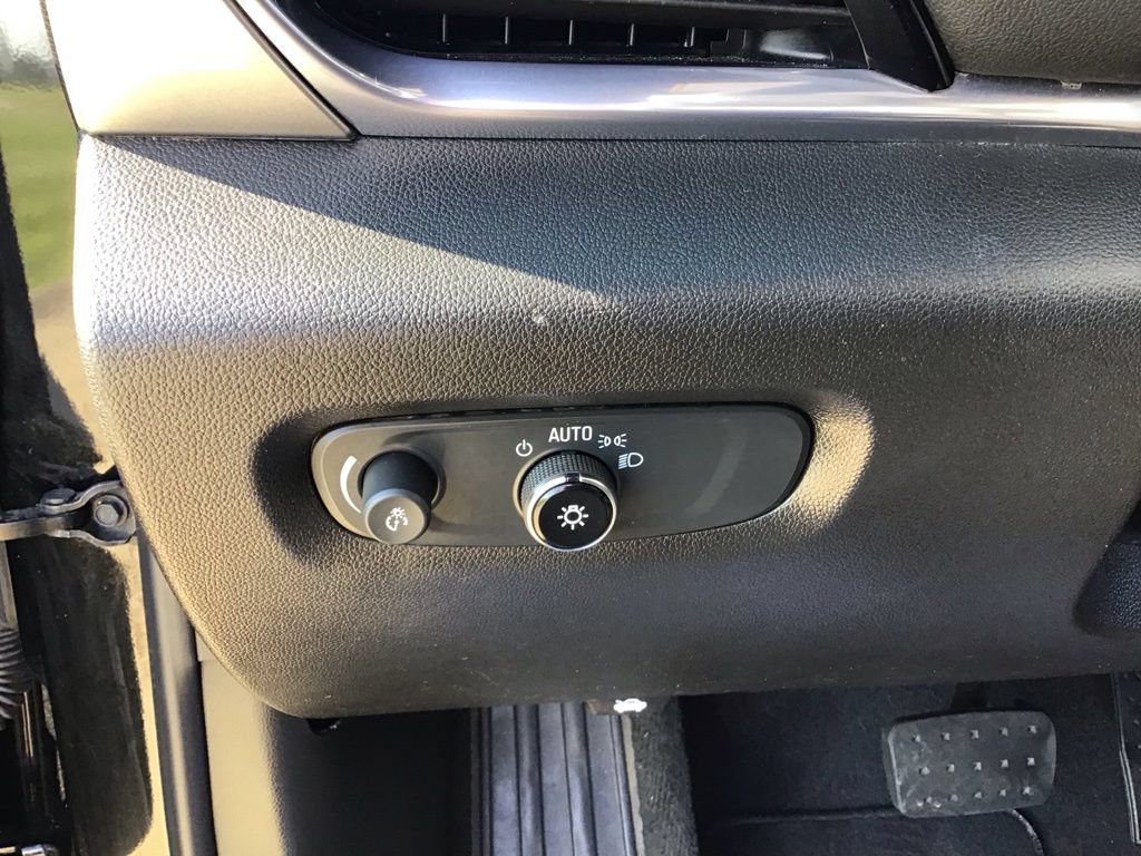 Used 2023 Chevrolet Traverse LT FWD image 20